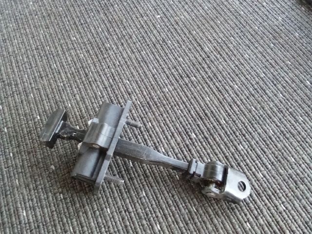 bontott OPEL CORSA F Bal hátsó Ajtóhatároló