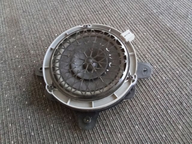 bontott OPEL CORSA F Bal hátsó Hangszóró