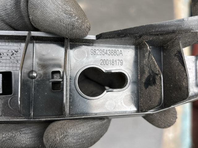 bontott OPEL CORSA F Bal hátsó Oldal Lökhárító Tartó (Műanyag)