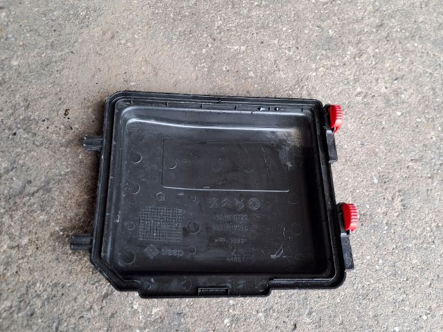 bontott OPEL CORSA F Biztosítéktábla Fedél