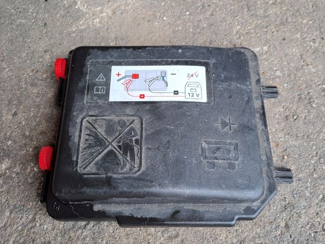 bontott OPEL CORSA F Biztosítéktábla Fedél