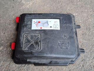 bontott OPEL CORSA F Biztosítéktábla Fedél