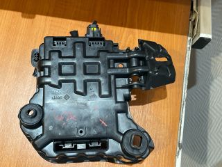 bontott OPEL CORSA F Biztosítéktábla Utastér