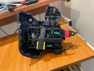 bontott OPEL CORSA F Biztosítéktábla Utastér