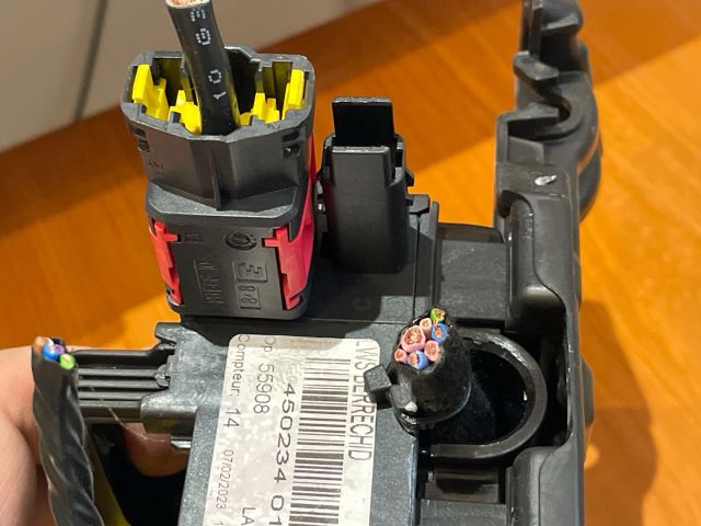 bontott OPEL CORSA F Biztosítéktábla Utastér