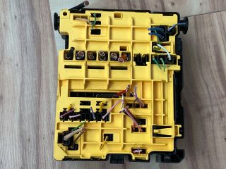 bontott OPEL CORSA F Biztosítéktábla Utastér