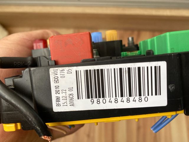 bontott OPEL CORSA F Biztosítéktábla Utastér