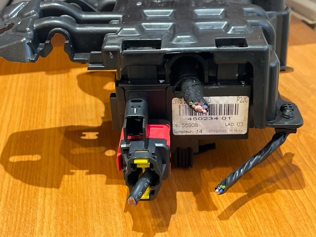 bontott OPEL CORSA F Biztosítéktábla Utastér