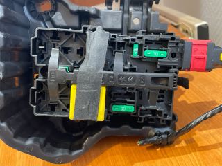 bontott OPEL CORSA F Biztosítéktábla Utastér