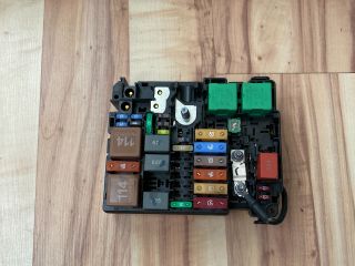 bontott OPEL CORSA F Biztosítéktábla Utastér