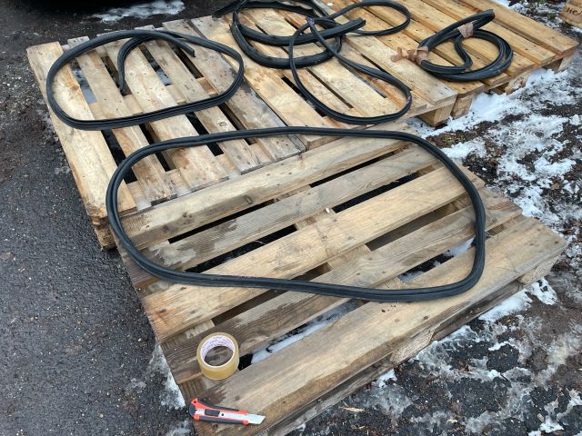 bontott OPEL CORSA F Csomagtérajtó Gumikéder