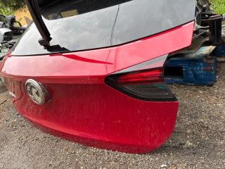 bontott OPEL CORSA F Csomagtérajtó (Részeivel)