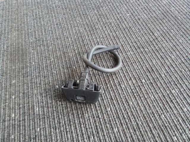 bontott OPEL CORSA F Első Ablakmosó Fúvóka