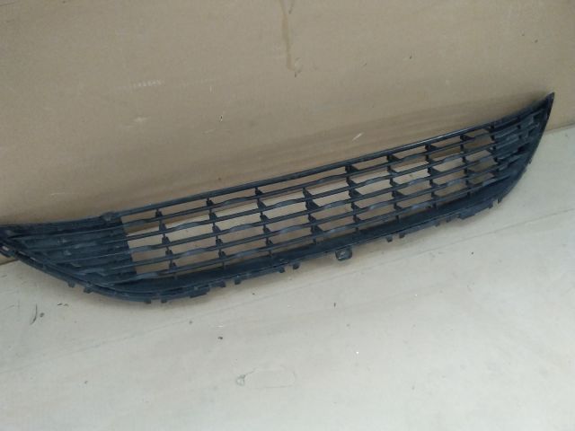 bontott OPEL CORSA F Első Lökhárító Alsó Középső Díszrács