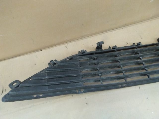 bontott OPEL CORSA F Első Lökhárító Alsó Középső Díszrács