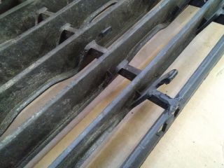 bontott OPEL CORSA F Első Lökhárító Alsó Középső Díszrács