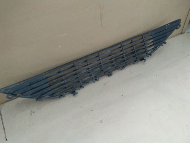 bontott OPEL CORSA F Első Lökhárító Alsó Középső Díszrács