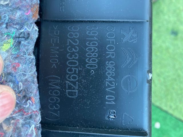 bontott OPEL CORSA F Hátfal Burkolat