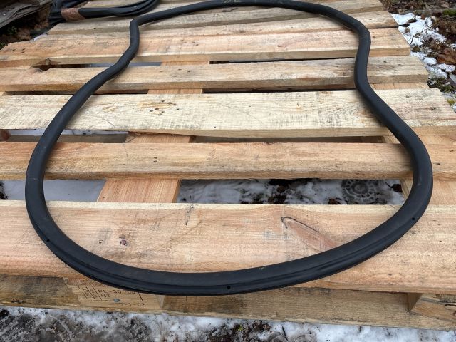 bontott OPEL CORSA F Jobb első Gumikéder