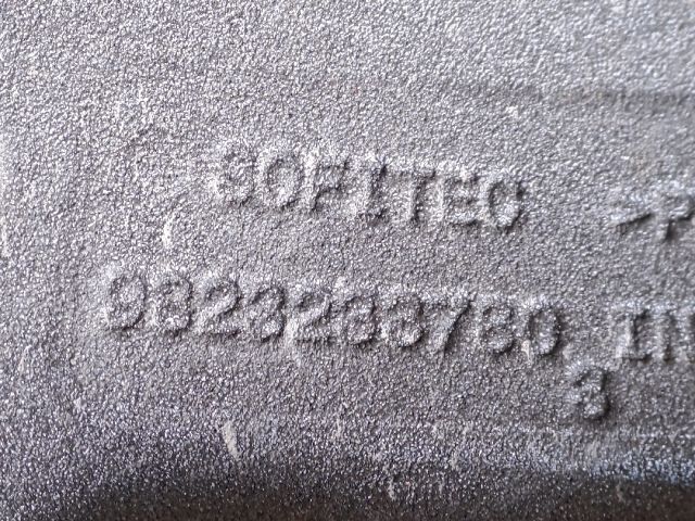 bontott OPEL CORSA F Jobb első Sárvédő Zajszigetelés