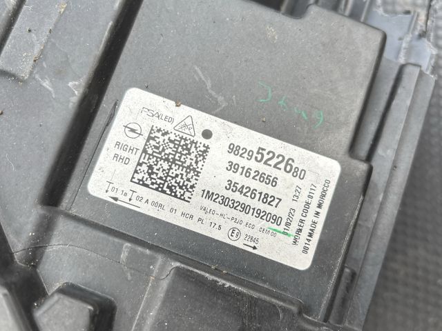 bontott OPEL CORSA F Jobb Fényszóró