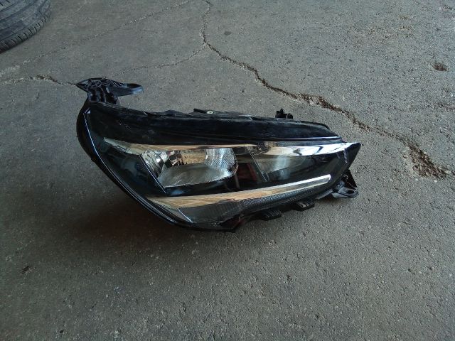 bontott OPEL CORSA F Jobb Fényszóró