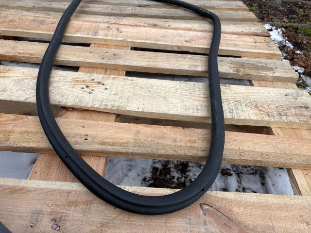 bontott OPEL CORSA F Jobb hátsó Gumikéder