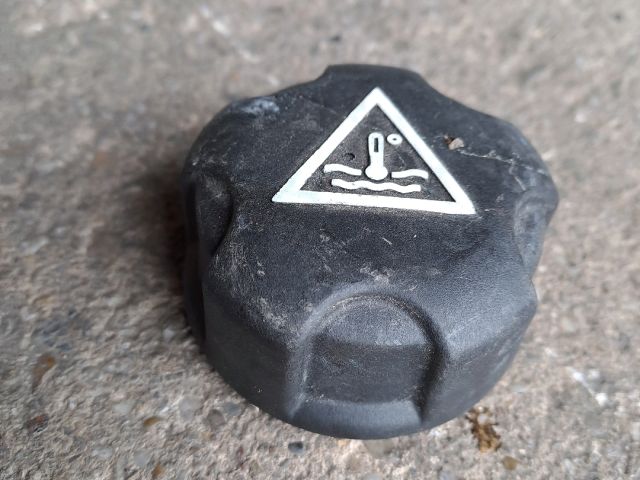 bontott OPEL CORSA F Kiegyenlítőtartály Sapka