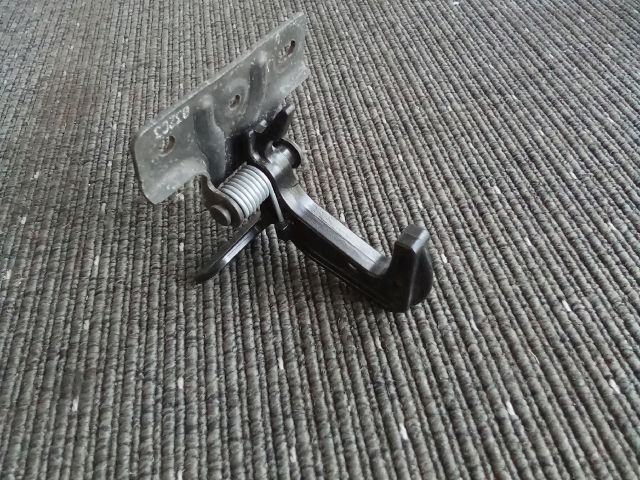 bontott OPEL CORSA F Motorháztető Biztonsági Kampó