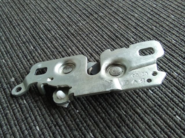 bontott OPEL CORSA F Motorháztető Zárszerkezet