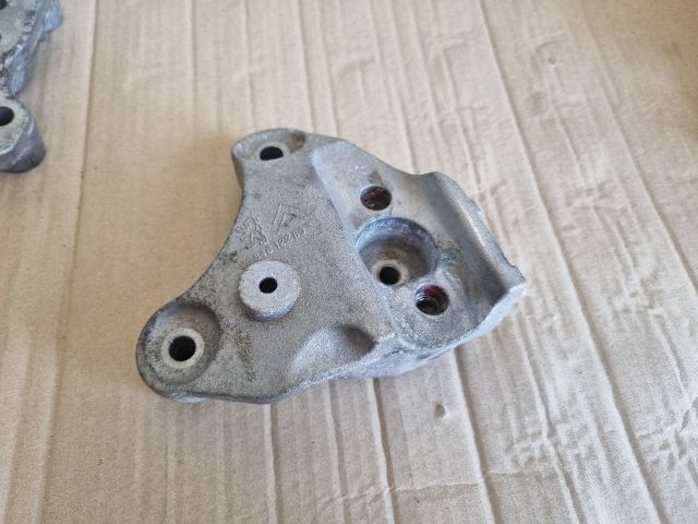 bontott OPEL CROSSLAND X Motor Tartó Bak (Fém)