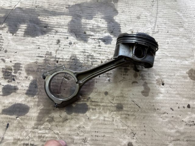 bontott OPEL CROSSLAND X Dugattyú és Hajtókar