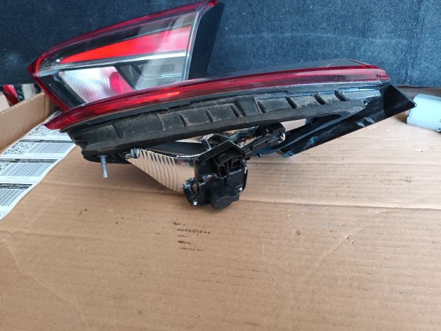 bontott OPEL CROSSLAND X Bal Belső Hátsó Lámpa