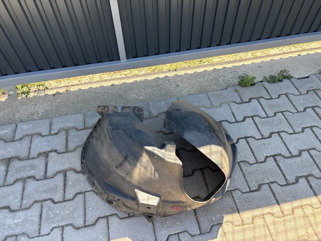 bontott OPEL CROSSLAND X Bal első Dobbetét (Kerékjárati, Műanyag)