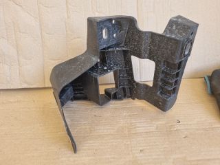 bontott OPEL CROSSLAND X Bal Fényszóró Tartó