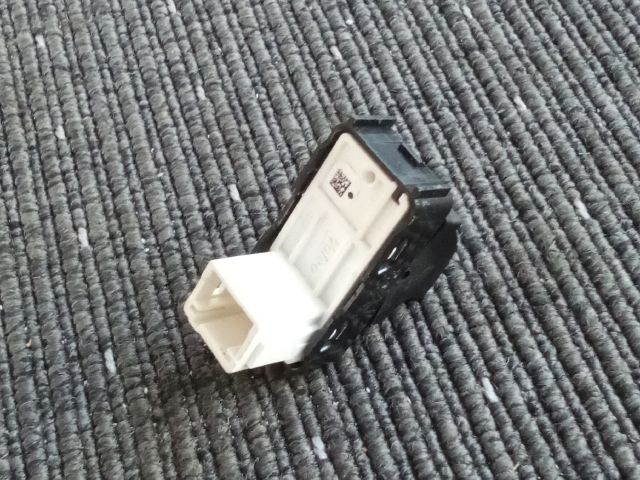 bontott OPEL CROSSLAND X Bal hátsó Ablakemelő Kapcsoló