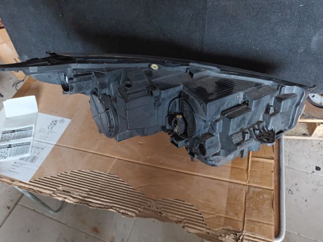 bontott OPEL CROSSLAND X Bal Ledes Fényszóró