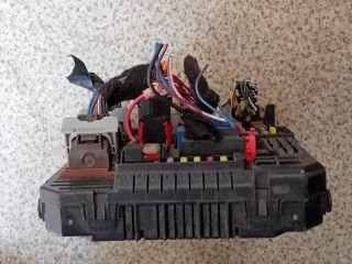 bontott OPEL CROSSLAND X Biztosítéktábla Csomagtér