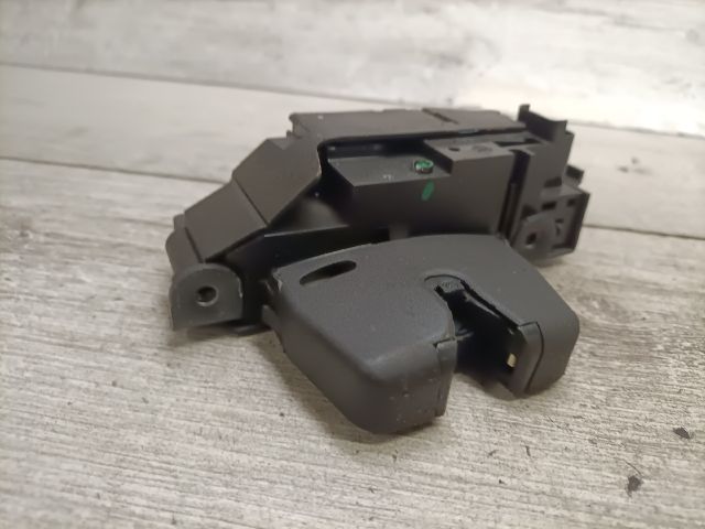 bontott OPEL CROSSLAND X Csomagtérajtó Zárszerkezet