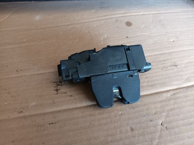 bontott OPEL CROSSLAND X Csomagtérajtó Zárszerkezet