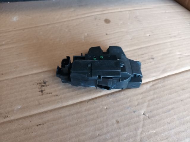 bontott OPEL CROSSLAND X Csomagtérajtó Zárszerkezet