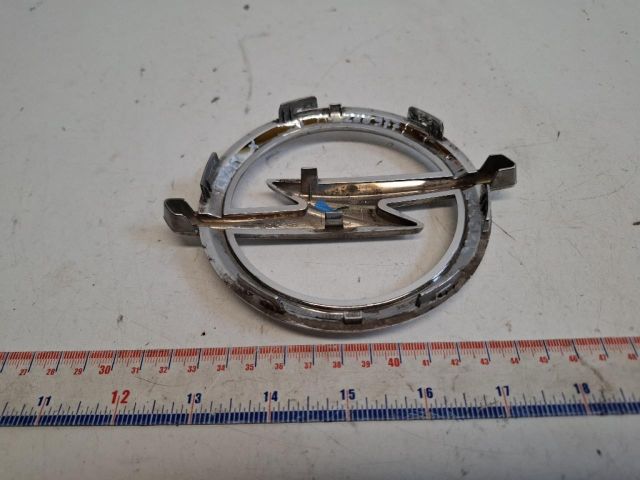 bontott OPEL CROSSLAND X Első Embléma