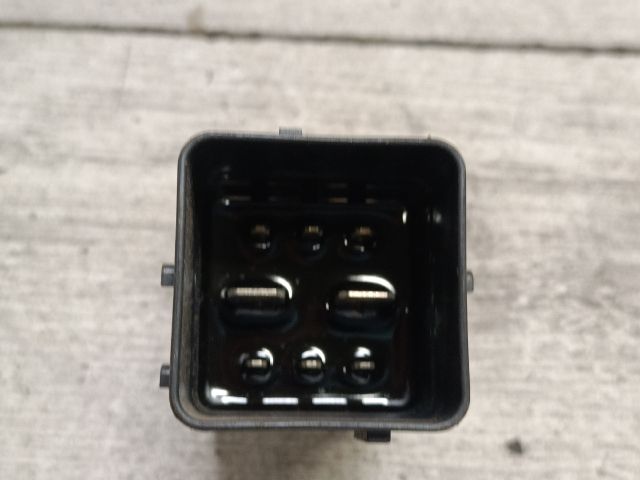 bontott OPEL CROSSLAND X Izzító Relé