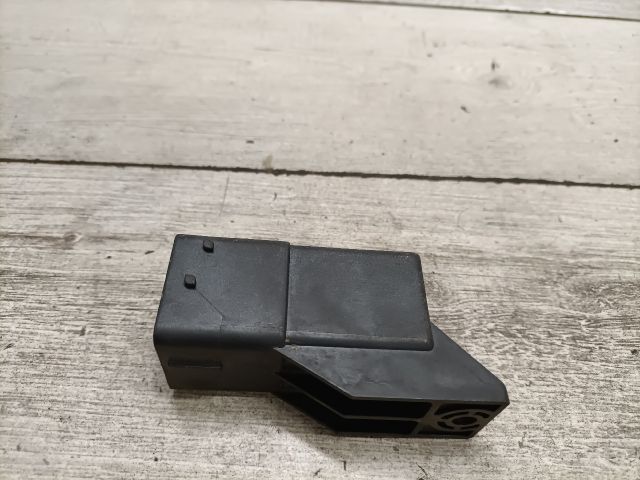 bontott OPEL CROSSLAND X Izzító Relé