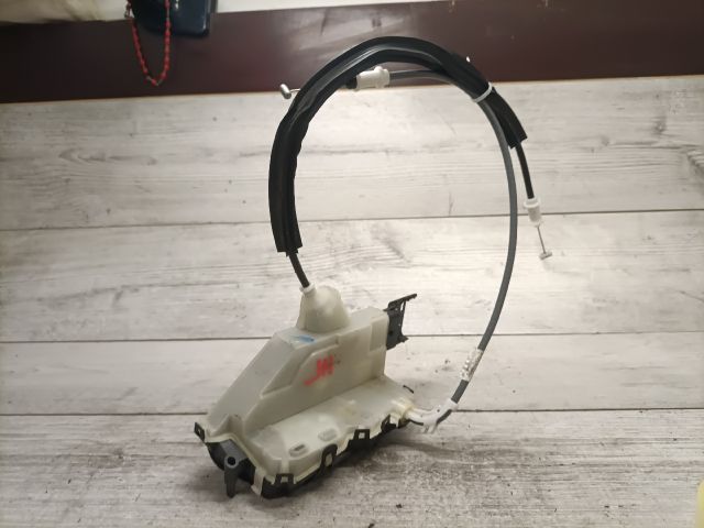 bontott OPEL CROSSLAND X Jobb hátsó Ajtózár