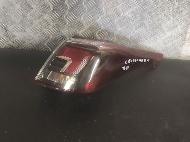 bontott OPEL CROSSLAND X Jobb Külső Hátsó Lámpa