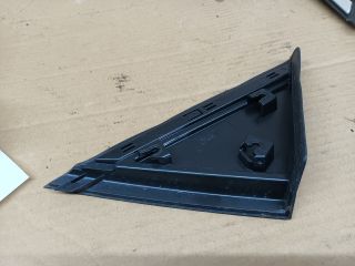 bontott OPEL CROSSLAND X Jobb Sárvédő Csavar Burkolat