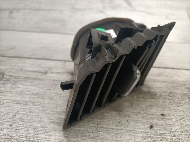 bontott OPEL CROSSLAND X Középső Bal Szellőző