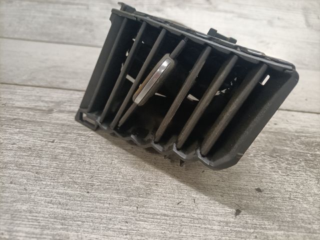 bontott OPEL CROSSLAND X Középső Bal Szellőző