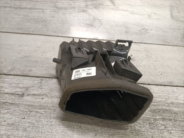 bontott OPEL CROSSLAND X Középső Jobb Szellőző